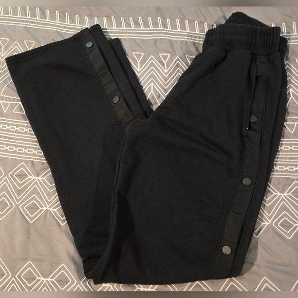 ALO Yoga Pants - Alo Yoga Courtside Tear Away Snap Pants Size Small